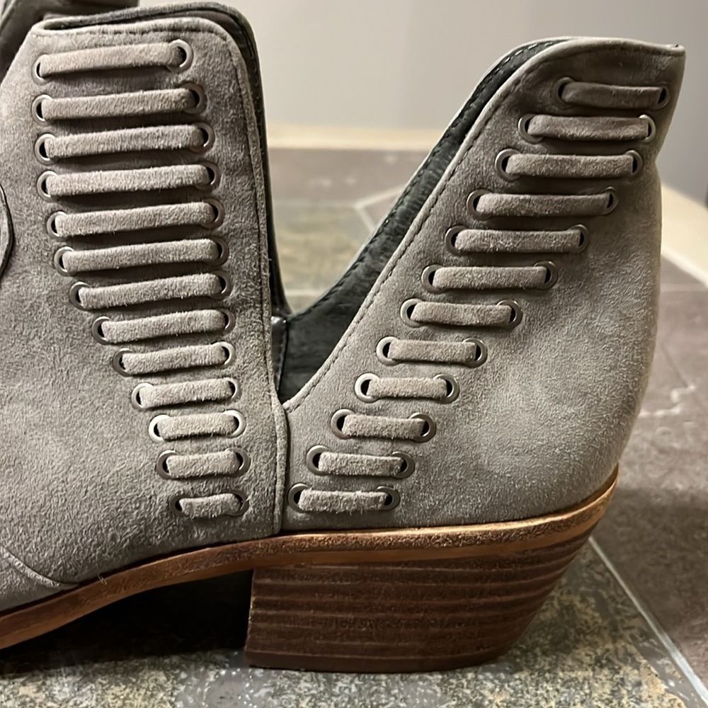 Vince Camuto Gray Pevista Suede Booties Size 9 1/2. - Picture 4 of 8